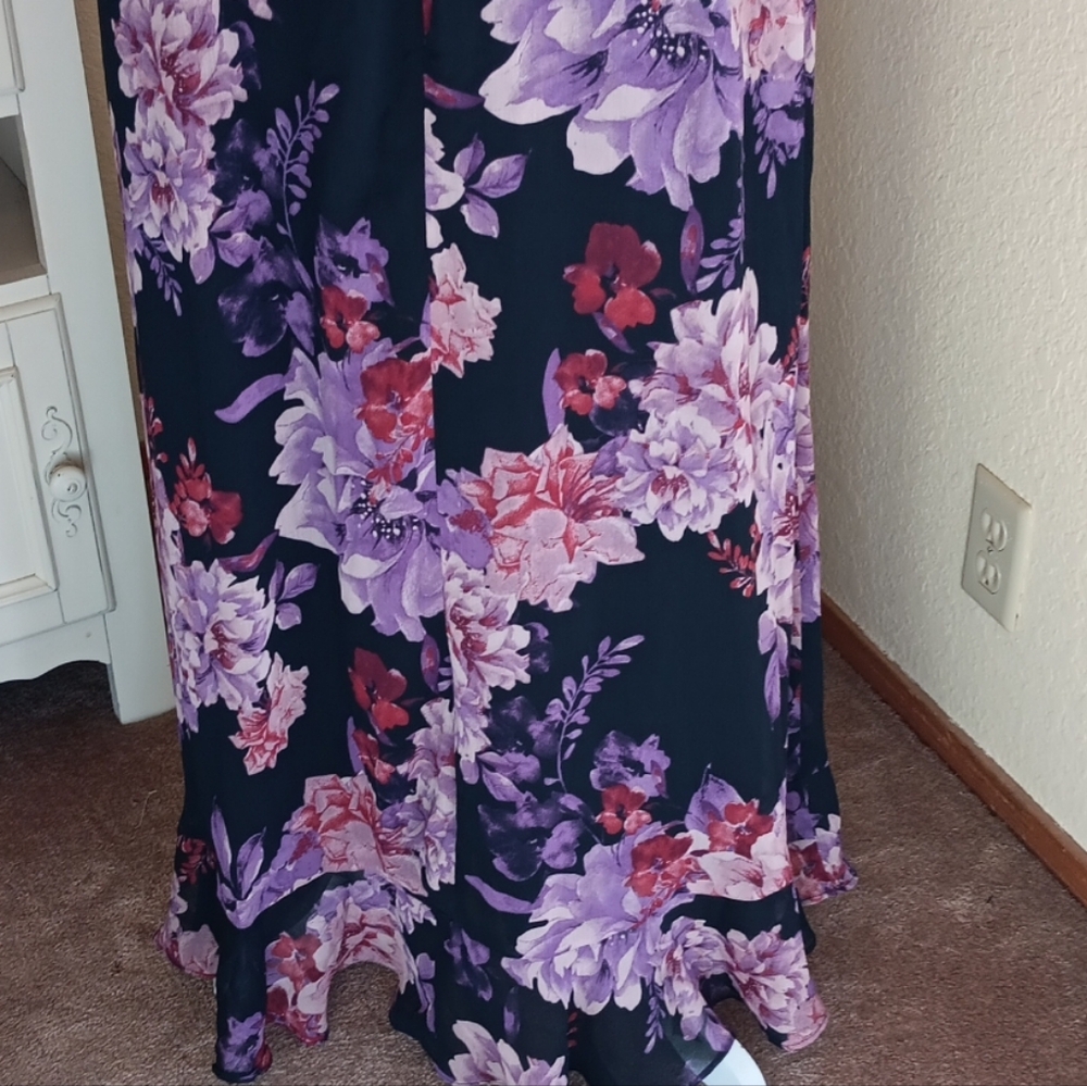 London Times Dark Floral Ruffled Midi Dress. Wedding Guest, Garden Party - Picture 5 of 14